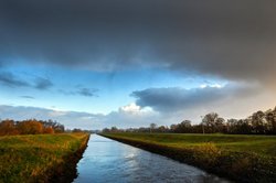 Unwetterstimmung über dem Landschaftsschutzgebiet Buschhagenniederung in Oldenburg. Foto: Hans-Jürgen Zietz