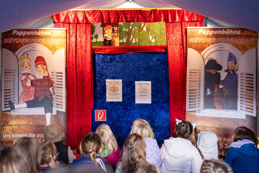 Sascha Stüber Die Puppenbühne HEYDERHOFFMANN auf dem Kramermarkt 2024. Foto: Sascha Stüber