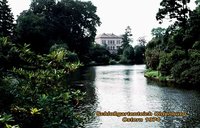 Rechts: Schlossgarten