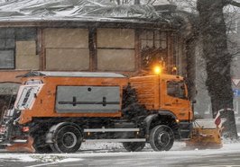 Räumfahrzeug des Abfallwirtschaftsbetriebes im Januar 2021. Foto: Sascha Stüber