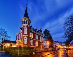 Tagesausklang mit Stil - Blaue Stunde im Oldenburger Dobbenviertel. Foto: Hans-Jürgen Zietz