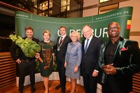 Auf dem Berliner Kohlessen 2020 (von links): Robert Habeck, Franziska Giffey, Jürgen Krogmann, Christine Lambrecht, Stephan Weil und Yared Dibaba. Foto: Torsten von Reeken