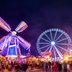 Vorschau: Mühle und Riesenrad auf dem Oldenburger Kramermarkt 2022. Foto: Hans-Jürgen Zietz