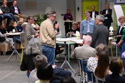 Publikumsdiskussion beim 10. Fachkräfte-Forum Oldenburg in der „hallig hanken“. Das Forum wird jährlich von der Fachkräfte-Initiative Oldenburg (FIO) ausgerichtet. Foto: Jörg Hemmen Publikumsdiskussion beim 10. Fachkräfte-Forum Oldenburg in der „hallig hanken“. Das Forum wird jährlich von der Fachkräfte-Initiative Oldenburg (FIO) ausgerichtet. Foto: Jörg Hemmen