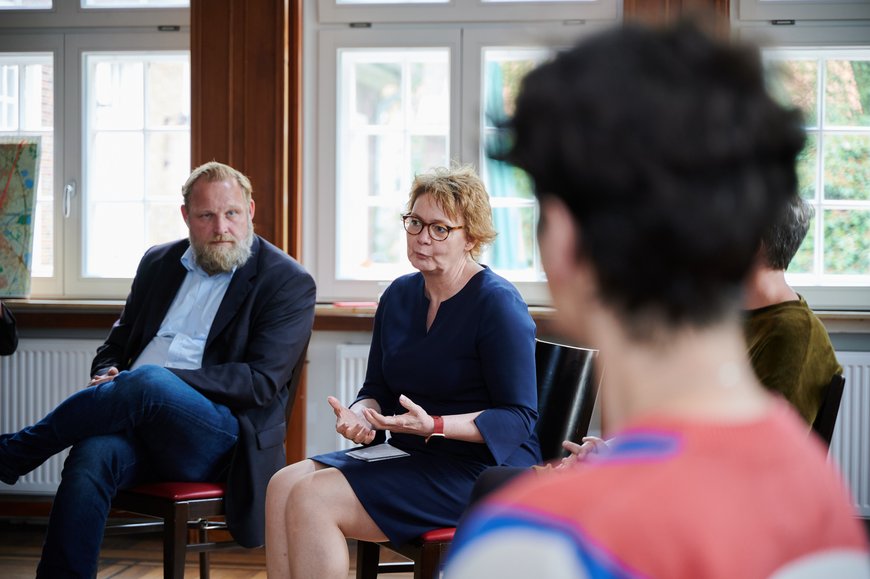 Daniela Behrens spricht über das Aktionsprogramm Startklar in die Zukunft. Foto: Benjamin Klingebiell