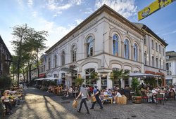 Straßencafés an der Wallstraße. Foto: Hans-Jürgen Zietz