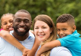 Multikulti Familie. Foto: pixelheadphoto/Fotolia.com