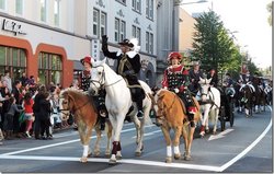 Graf Anton Günther führt den Kramermarktumzug 2015 an. Foto: Waltraud Buss