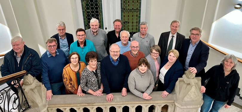 Viel Gesprächsstoff: Oberbürgermeister Jürgen Krogmann (2. von rechts) empfing die Vertreterinnen und Vertreter der Oldenburger Bürgervereine zum Austausch im Alten Rathaus. Foto: Stadt Oldenburg 