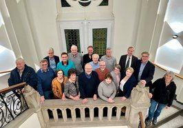 Viel Gesprächsstoff: Oberbürgermeister Jürgen Krogmann (2. von rechts) empfing die Vertreterinnen und Vertreter der Oldenburger Bürgervereine zum Austausch im Alten Rathaus. Foto: Stadt Oldenburg 