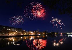 Feuerwerk zum Oldenburger Kramermarkt 2017. Foto: Hans-Jürgen Zietz