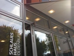 Außenfassade des Schlauen Hauses. Foto: Stadt Oldenburg Außenfassade des Schlauen Hauses. Foto: Stadt Oldenburg