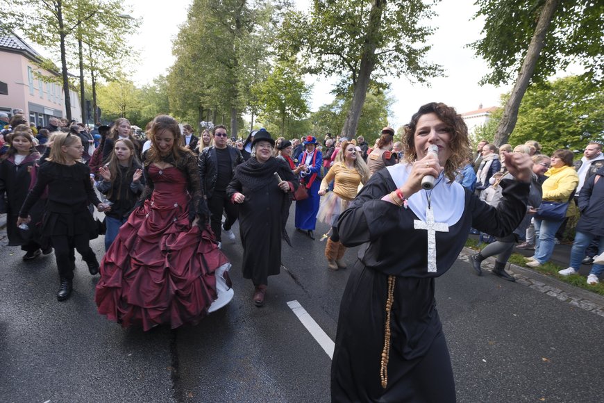 Teilnehmende am Festumzug. Foto: Sascha Stüber