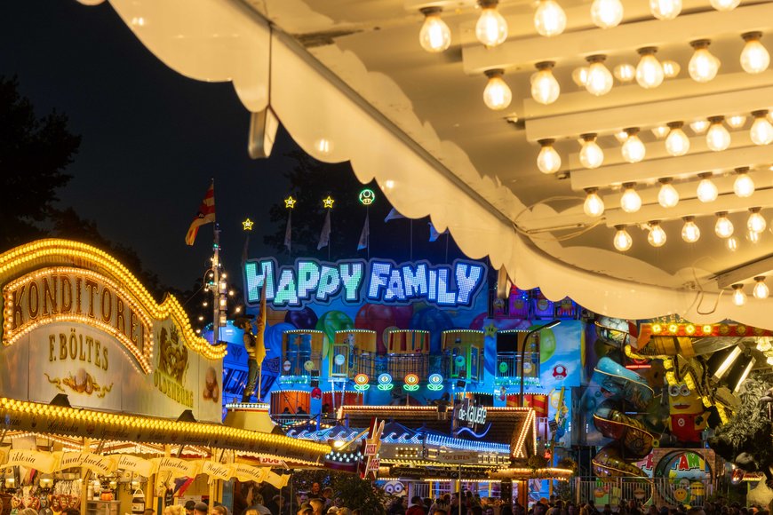 Das Laufgeschäft Happy Family auf dem Kramermarkt 2024. Foto: Sascha  Stüber