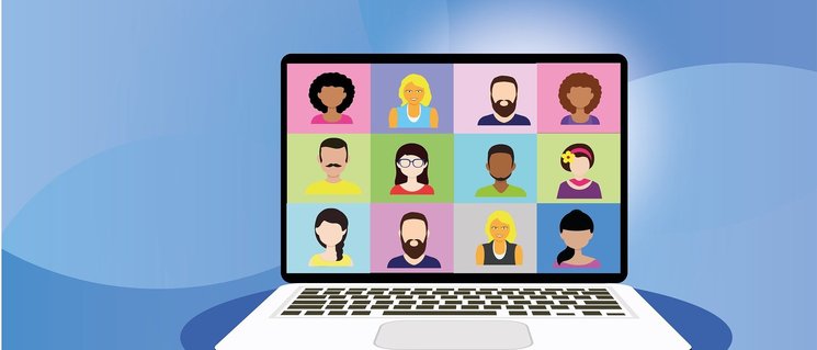 Grafik Videokonferenz: bunte, stilisierte Gesichter auf einem Laptop-Bildschirm. Foto: Alexandra Koch/Pixabay