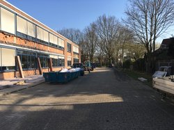 Gebäude 02 IGS Flötenteich mit abgebrochener Mauerwerksfassade. Foto: Stadt Oldenburg. 