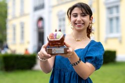 Ein Mensch des Jahres: Malak Kadour erhielt für ihr Buch „Zwischen Hin und Her – Meine Flucht aus Syrien“ im Juli den Integrationspreis. Foto: Sascha Stüber