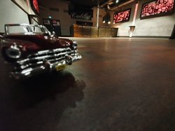 Auf Hochglanz poliert: Auf dem renovierten Parkett im Cadillac-Konzertsaal können junge Bands jetzt eine Audio- und Videoaufnahme einspielen. Foto: Stadt Oldenburg
