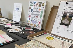 Materialtisch beim Workshop "It‘s a match! Wort und Bild" von Paula Steiner. Foto: Stadt Oldenburg Materialtisch beim Workshop "It‘s a match! Wort und Bild" von Paula Steiner. Foto: Stadt Oldenburg