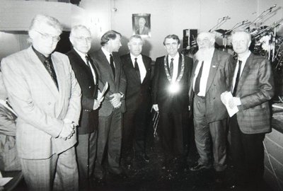 Zu sehen v.l.n.r.: Prof. Dr. Ernst Hinrichs, Dr. Wolfram Köhler, Dr. Ingo Müller, Prof. Dr. Karl Holl, Oberbürgermeister Horst Milde, Prof. Dr. Lew Kopelew, Dr. Ekkard Seeber. Stadtarchiv Oldenburg. Foto: Christoph Harder.