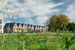Reihenhäuser im Baugebiet „Am Bahndamm“ in Oldenburg. Foto: Mittwollen und Gradetchliev Reihenhäuser im Baugebiet „Am Bahndamm“ in Oldenburg. Foto: Mittwollen und Gradetchliev