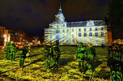 Künsterische Illumination auf dem Oldenburger Schlossplatz. Foto: Hans-Jürgen Zietz