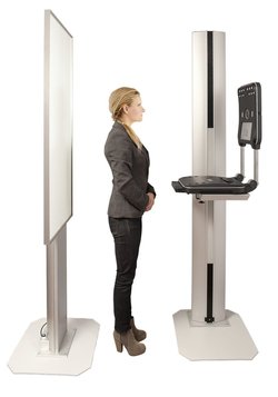 Eine Frau nutzt die Speed-Capture-Station. Foto: Speed Biometrics