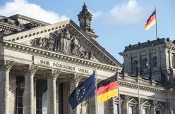 Vorderansicht des Bundestages. Foto: DBT/Simone M. Neumann Vorderansicht des Bundestages. Foto: DBT/Simone M. Neumann