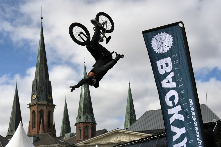Hans-Jürgen Zietz BMX-Show bei der Veranstaltung „Hallo Fahrrad!“ in Oldenburg. Foto: Hans-Jürgen Zietz