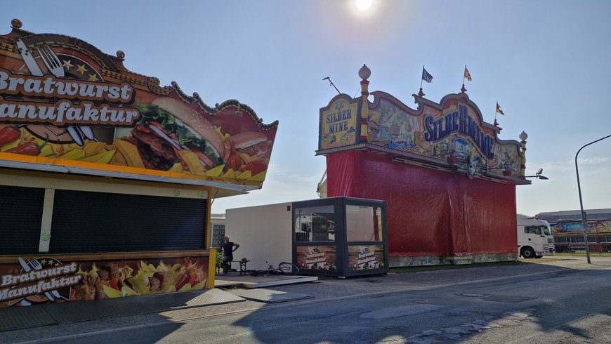 Der Aufbau von Bratwurst Manufaktur und Silbermine am 18. September 2024. Foto: Stadt Oldenburg