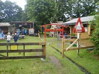 Blick ins Hüttendorf des Abenteuerspielplatzes. Foto: Stadt Oldenburg