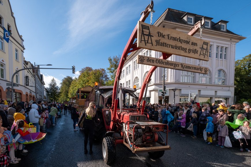 Umzugswagen beim Festumzug. Foto: Sascha Stüber