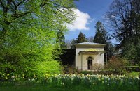 Der Teepavillion im Frühlingsschmuck. Foto: Hans-Jürgen Zietz