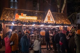 Der Ausschank „Zur Schwarzwaldmühle“ von Barbara Lüthje-Höfeler auf dem Lamberti-Markt 2024. Foto: Sascha Stüber