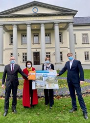 Freuen sich auf den Neubau: Dr. Rainer Schoppik (Kaufmännischer Vorstand KOL), Carola Reimann (Niedersächsische Sozialministerin), Oberbürgermeister Jürgen Krogmann und Dr. Christiane Stehle (Medizinischer Vorstand KOL). Foto: Stadt Oldenburg