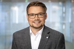 Sebastian Stickan, Mitarbeiter im Fachdienst Unternehmensservice der Wirtschaftsförderung Stadt Oldenburg. Foto: Foto- und Bilderwerk