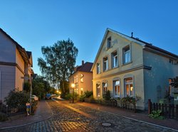 Blaue Stunde im Oldenburger Johannisviertel. Foto: Hans-Jürgen Zietz