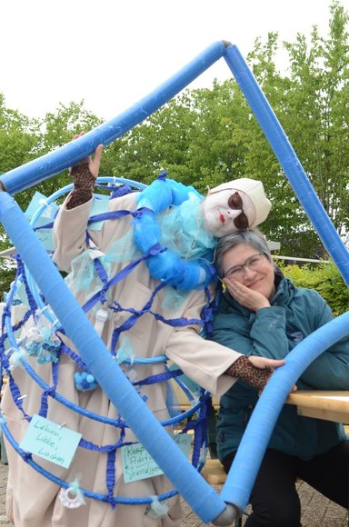 Walkact Tusnelda von Schnakenhausen mit Christiane Maass. Foto: Stadt Oldenburg