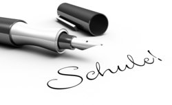 Schriftzug Schule mit Füller. Foto: styleuneed/Adobe Stock