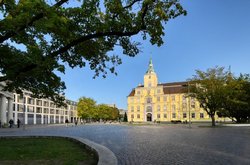 Spätsommer rund ums Oldenburger Schloss. Foto: Hans-Jürgen Zietz