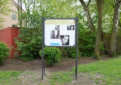 Vitrine mit Infos über Hedwig Heyl und Hilde Domin. Foto: Stadt Oldenburg