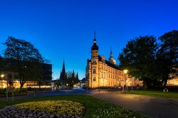 Schloss und Lamberti-Kirche in der Abenddämmerung. Foto: Hans-Jürgen Zietz