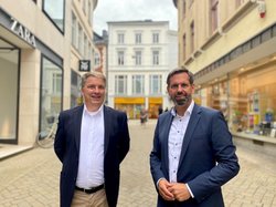 Oberbürgermeister Jürgen Krogmann und Olaf Lies, Niedersächsischer Minister für Umwelt, Energie, Bauen und Klimaschutz, in der Haarenstraße. Foto: Stadt Oldenburg