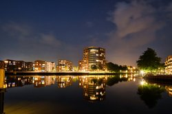 Moderne Architektur an der Einmündung des Küstenkanals. Foto: Hans-Jürgen Zietz