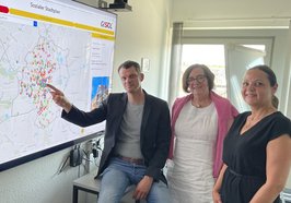 Stellten den verbesserten Sozialen Stadtplan vor (von links): Ole Krull (Fachdienstleiter Geoinformation und Statistik), Sozialdezernentin Dagmar Sachse und Susanne Röschmann (Strategische Sozialplanung Stadt Oldenburg). Foto: Stadt Oldenburg 