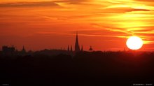 Glutroter Himmel über der Stadt. Foto: Hergen Weyrich