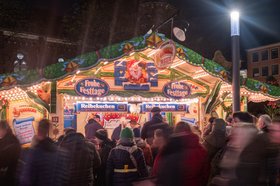 Der Reibekuchen-Stand von Siegfried und Karola Lehmann auf dem Lamberti-Markt 2024. Foto: Sascha Stüber