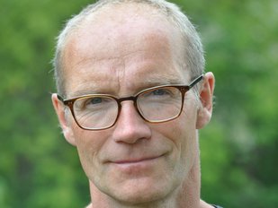 Portraitfoto des Schriftstellers John von Düffel (Foto: Katja von Düffel) Portraitfoto des Schriftstellers John von Düffel (Foto: Katja von Düffel)